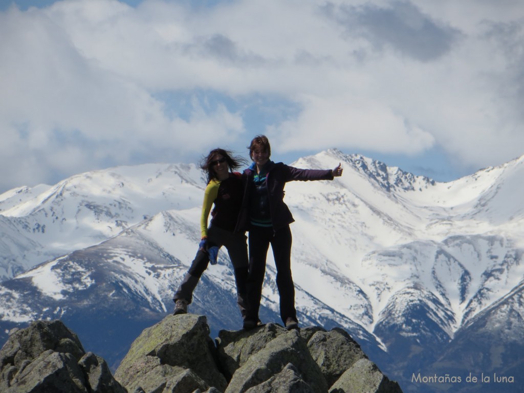 Flora e Irene en la cima de El Moixer, 1.444 mts.